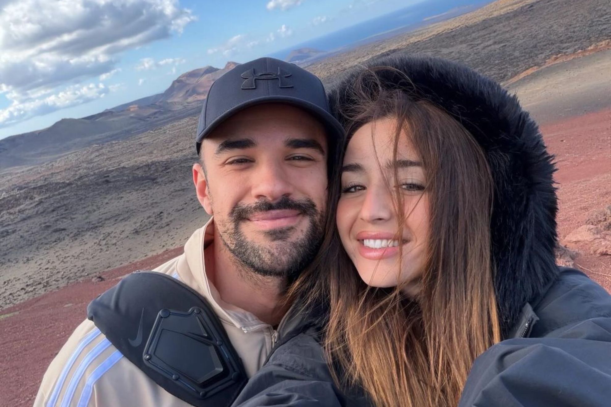 Lola índigo declara su amor a IlloJuan en pleno concierto: "El campeón de mi vida"