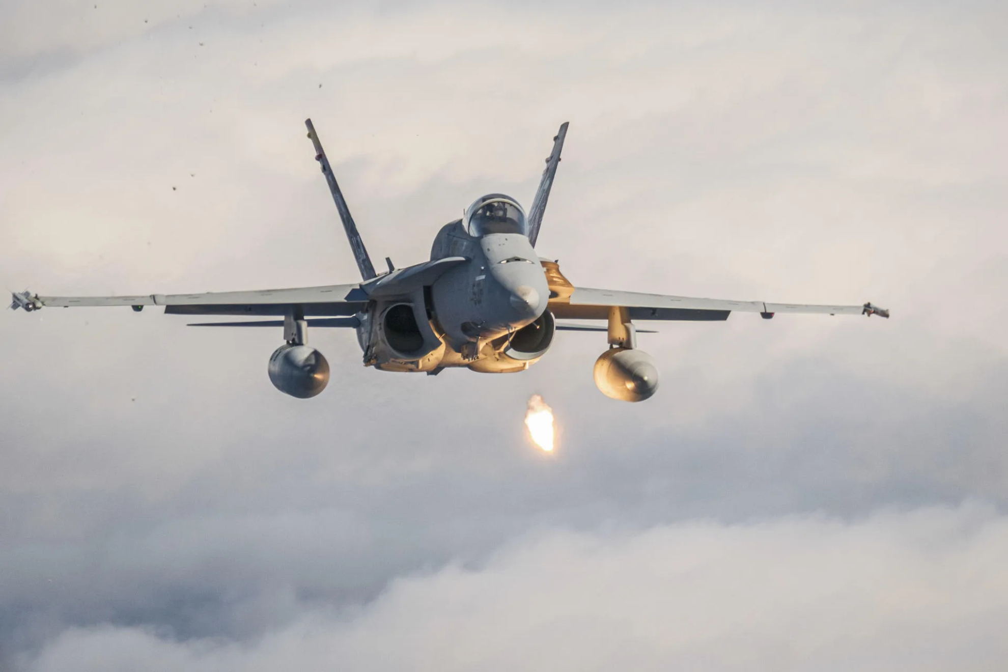 Dos cazas españoles F-18 abaten un dron tras violar el espacio aéreo rumano