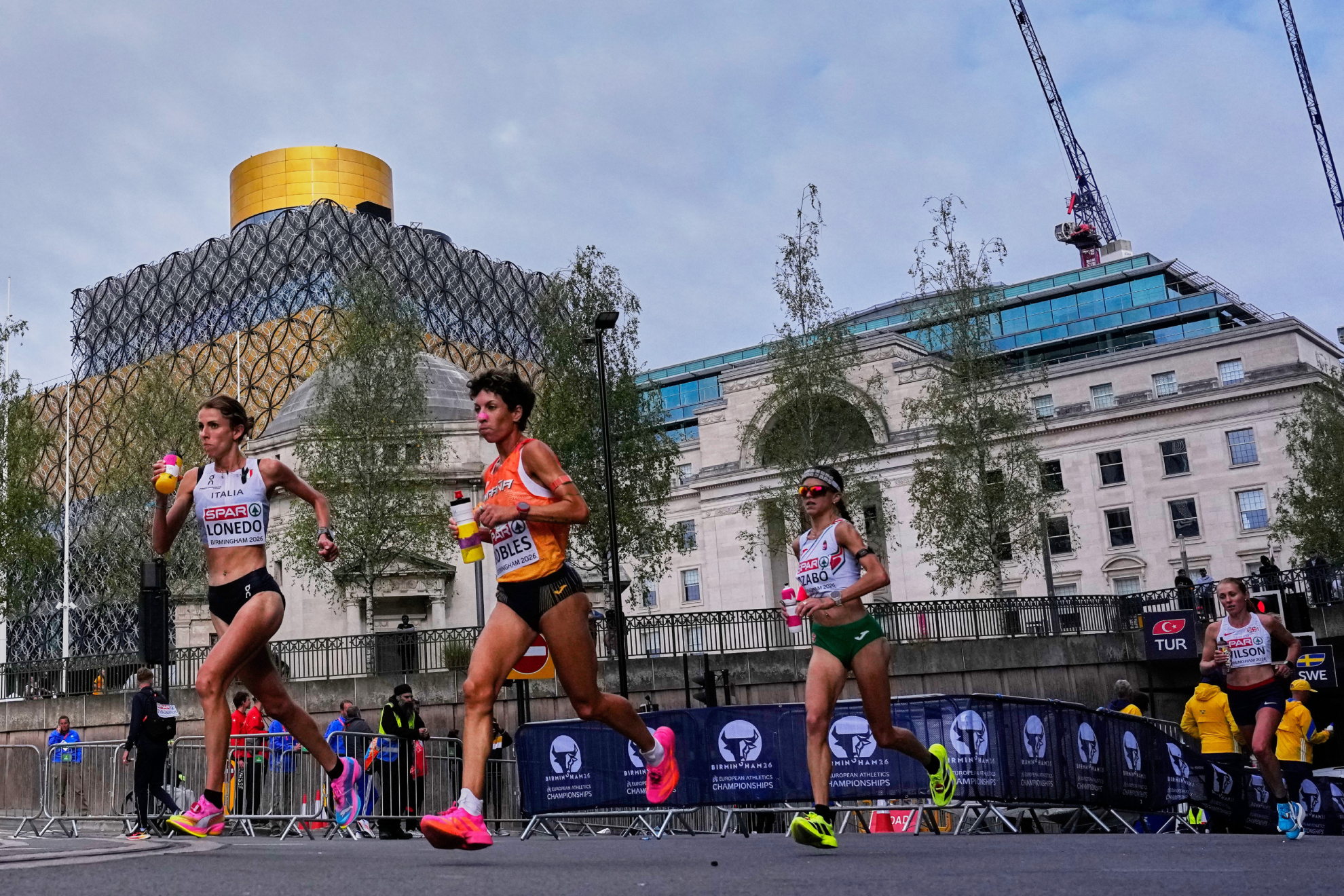 España gana un bronce por equipos femeninos en un maratón para valientes