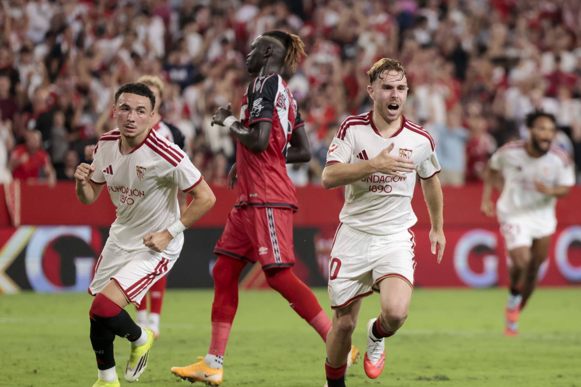 El Sevilla responde ante la adversidad