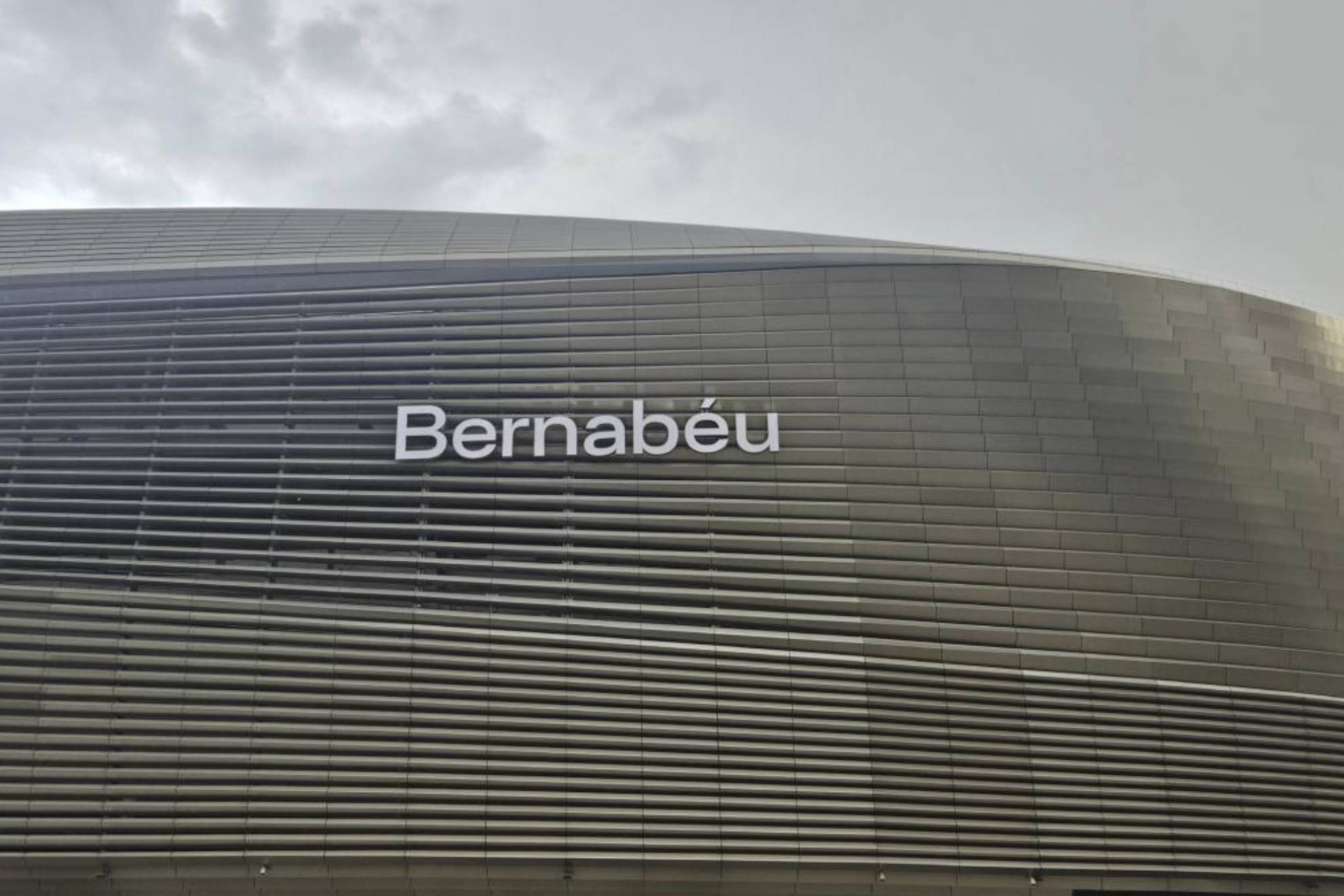 Un Bernabéu sin Santiago ni trofeo