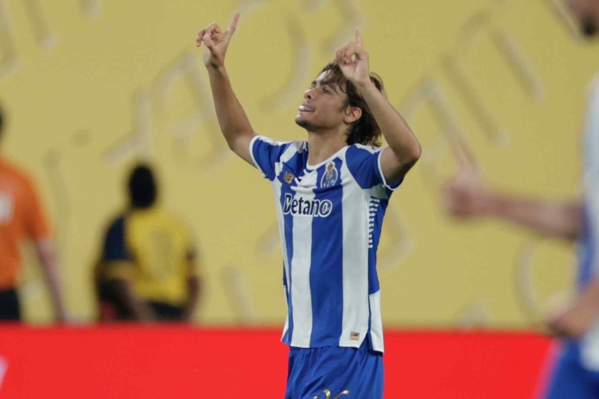 Rodrigo Mora ya está en Italia para firmar por la Roma