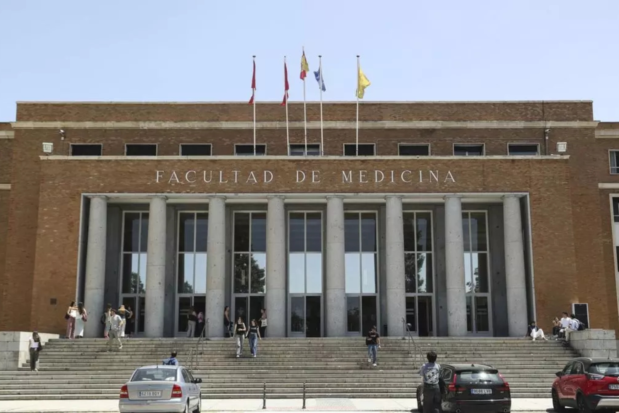 Pedro Sánchez fija nuevas exigencias a las universidades: 50% de profesores doctores y más clases presenciales