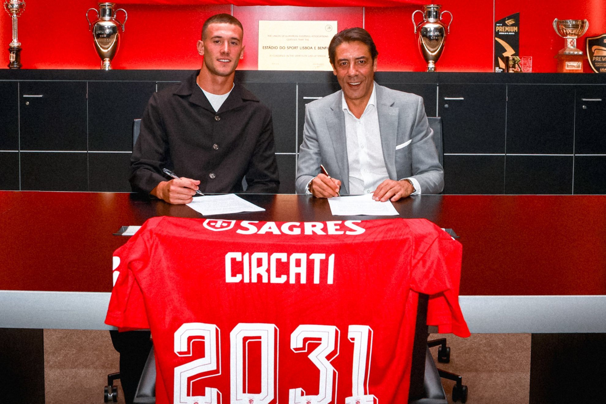 Circati refuerza al Benfica y deja un agujero en el Parma de Carlos Cuesta