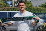 Troy Parrott aterriza en Sevilla para cerrar su fichaje por el Betis