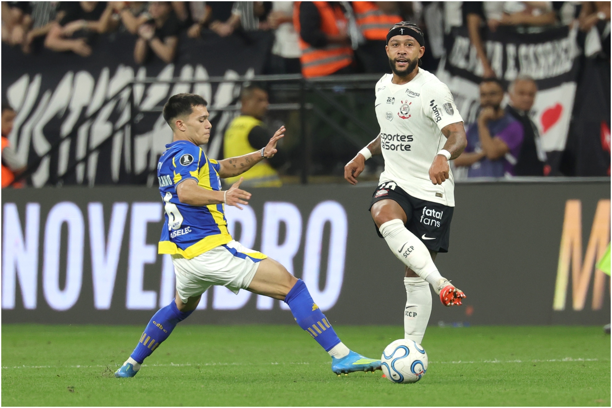 Memphis Depay celebra su renovación destrozando el sueño de Di María