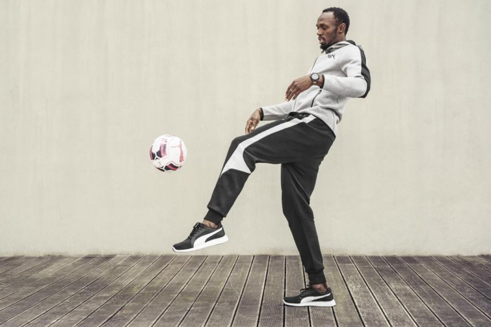 Usain Bolt 'ficha' por el Wythenshawe junto a exjugadores de la Premier