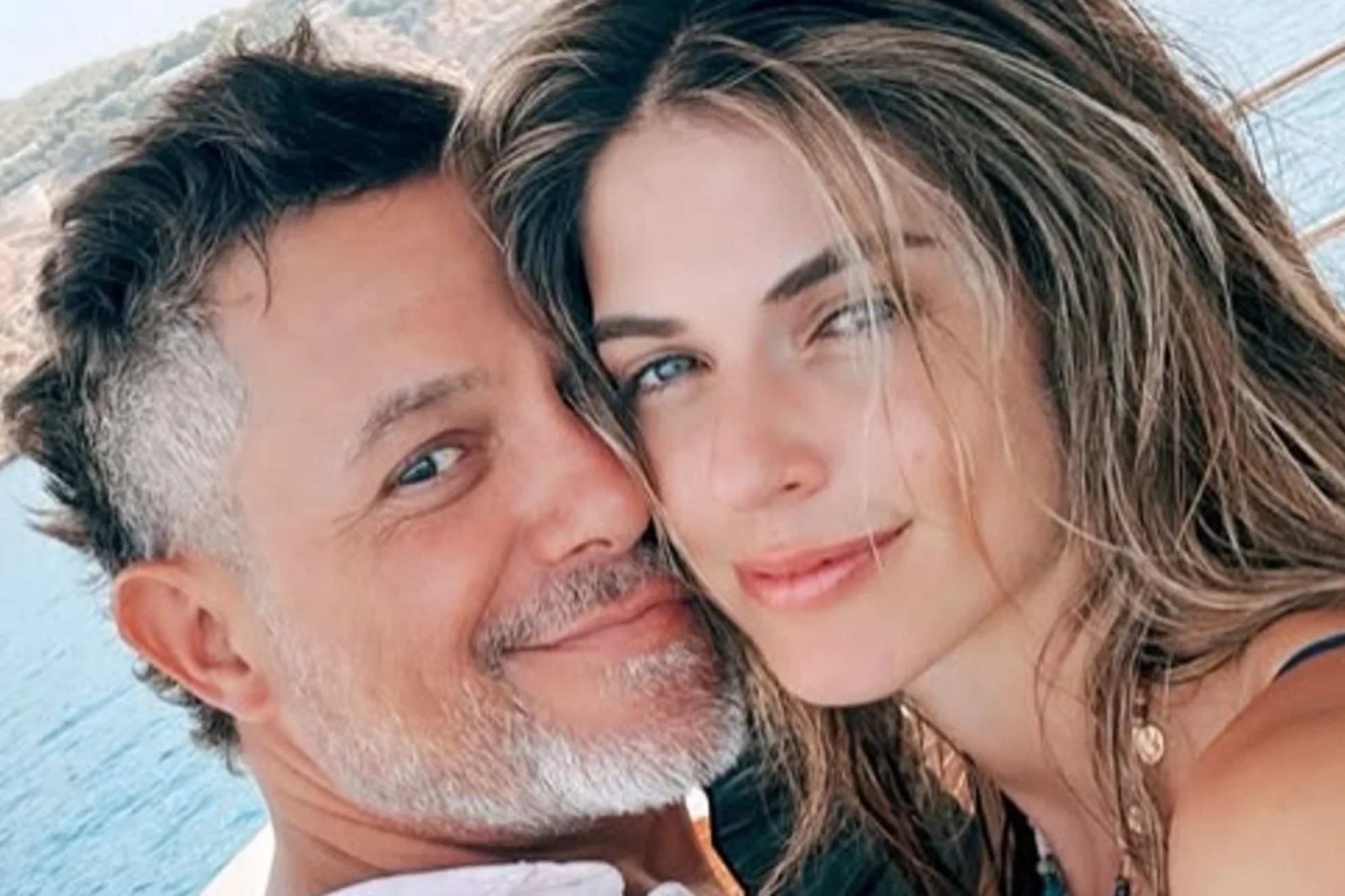 Stephanie Cayo rompe su silencio sobre los rumores de embarazo tras la fotografía con Alejandro Sanz: “Hasta mi madre me lo ha preguntado”