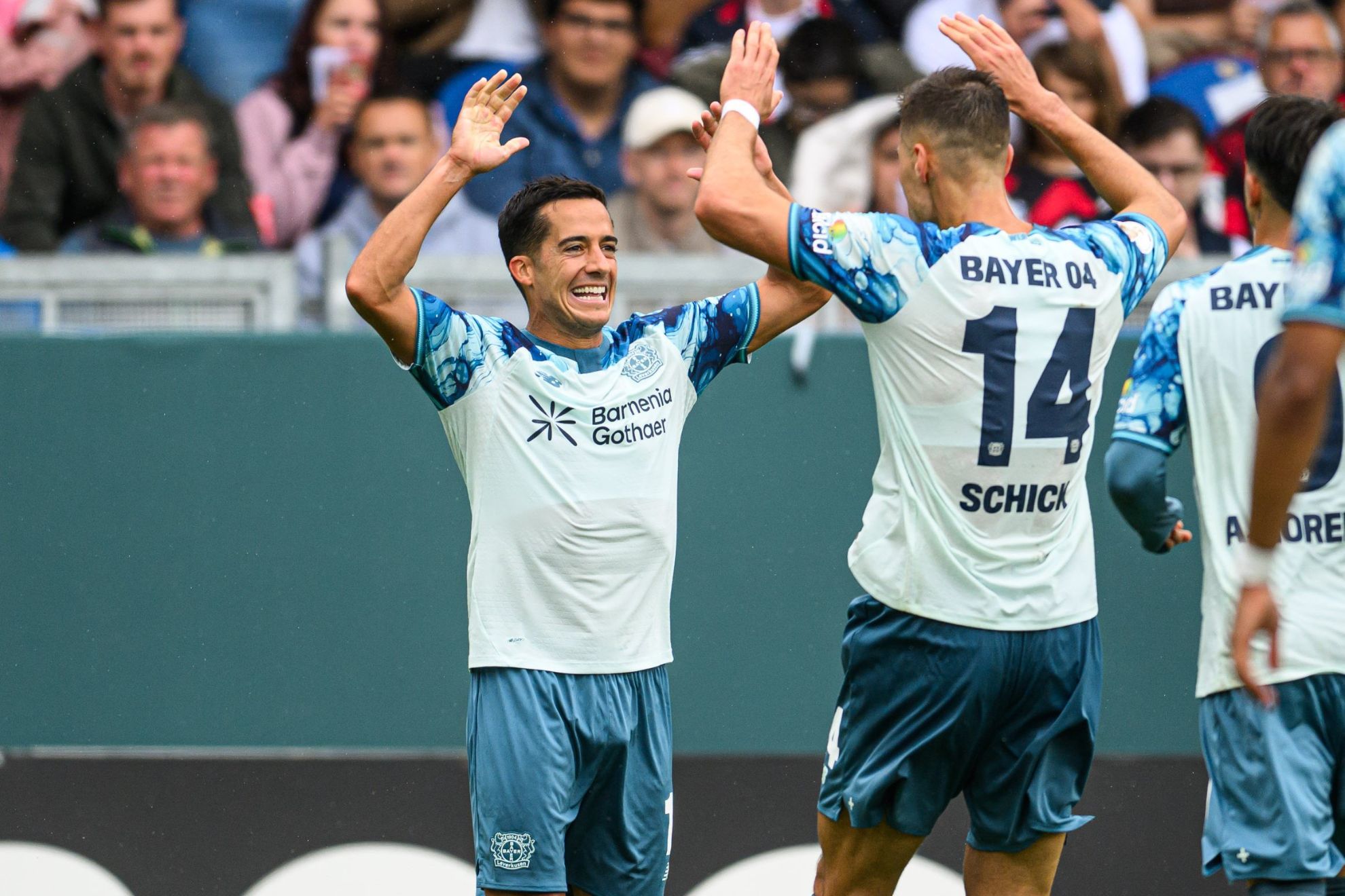 Lucas Vázquez deja su sello en la primera victoria de Carles Martínez en el Leverkusen