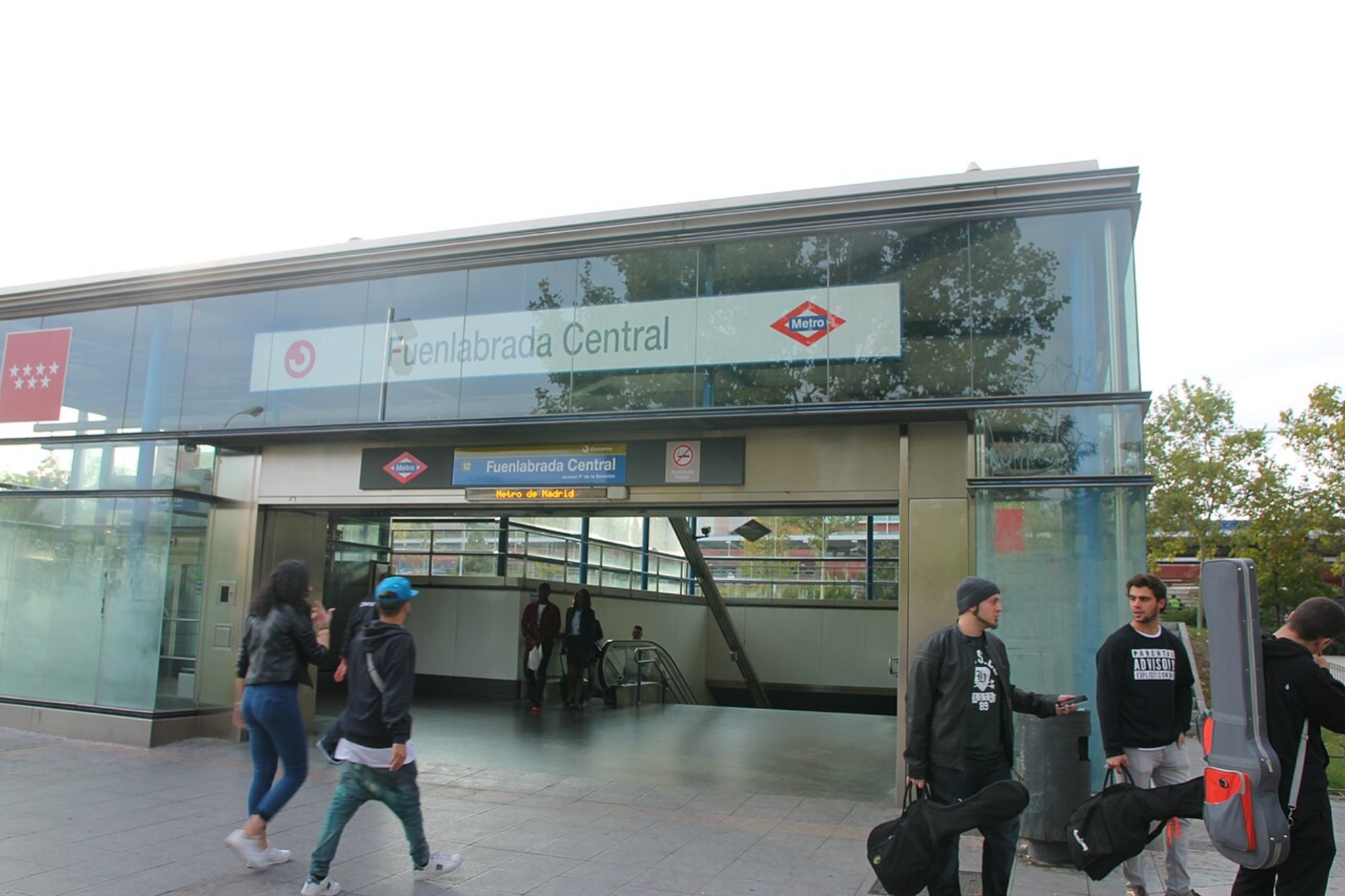 Cae un coche con un pasajero en su interior a las vías próximas a la estación de Cercanías de Fuenlabrada