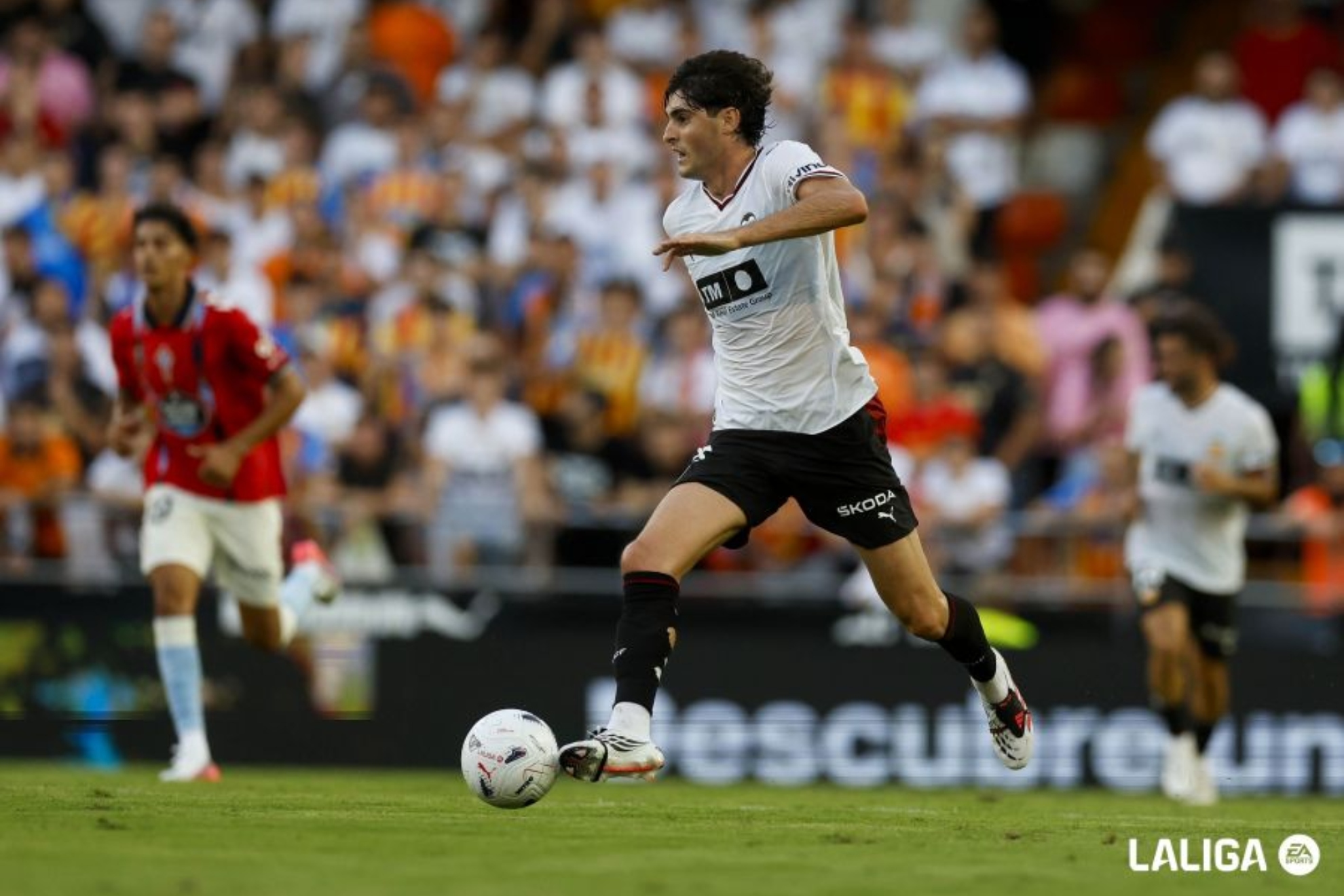 Javi Guerra, sobre los pitos de Mestalla: "Nosotros también queremos ganar, pero no siempre se puede"