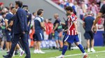 El Atlético protege a Julián y le evita otra bronca en el saludo final a la grada
