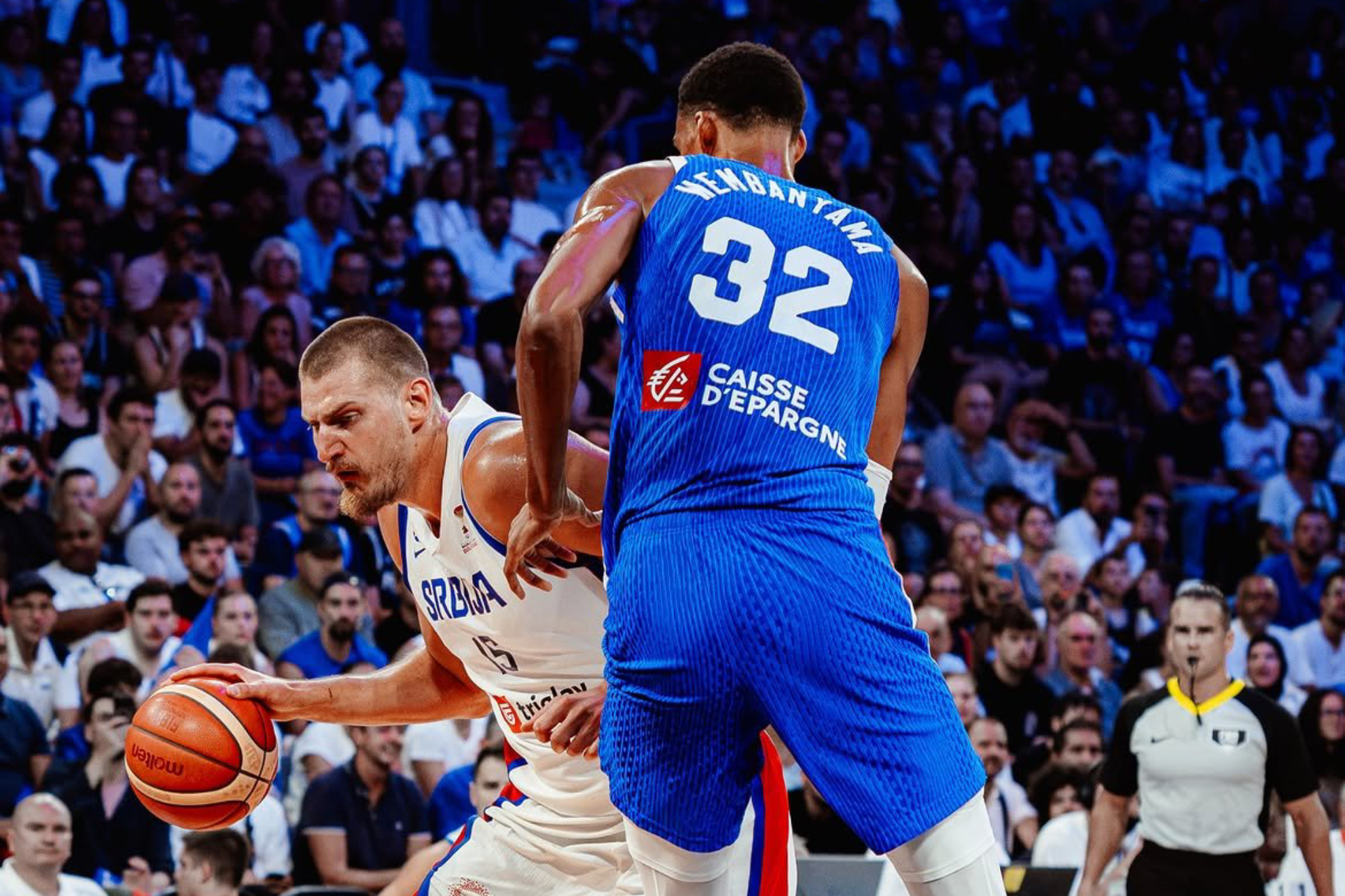 Jokic vuelve a superar a 'Wemby', pero Serbia cae sobre la bocina