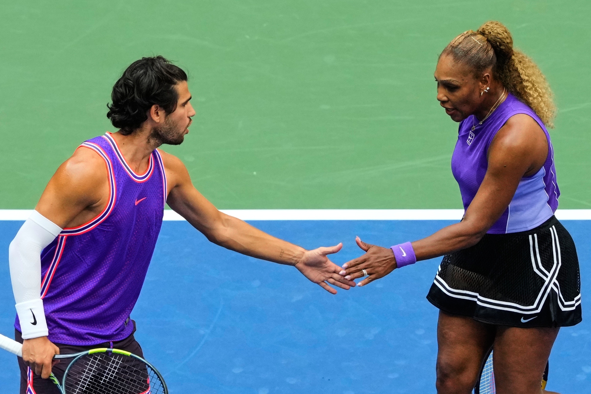 Alcaraz y Serena remontan para la historia y pasan a cuartos del mixto del US Open