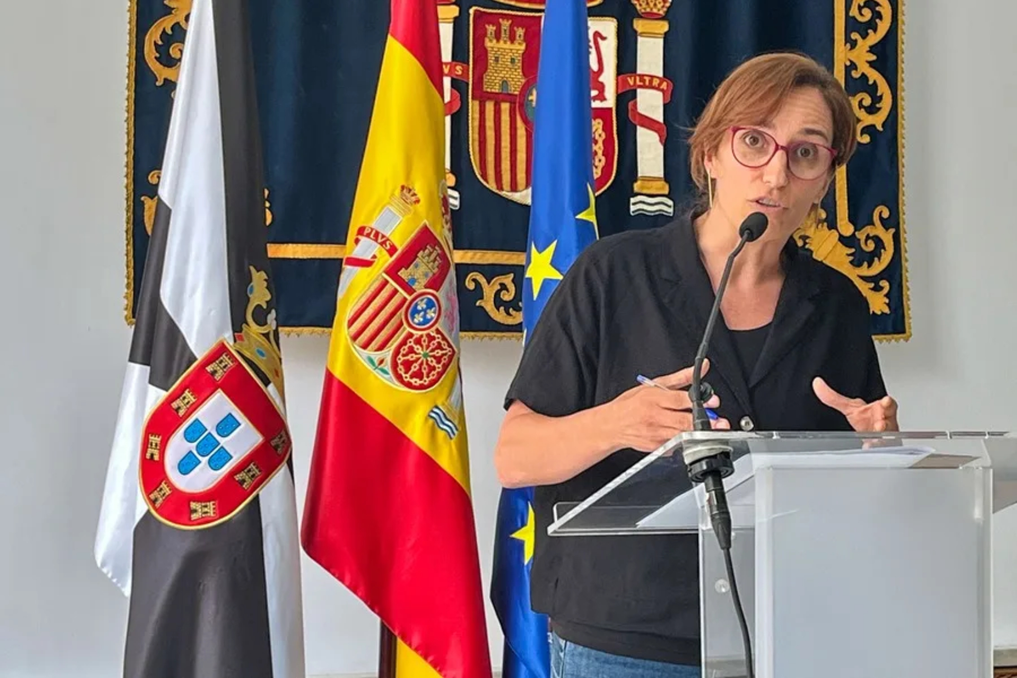 El presidente de los médicos de Ceuta replica a Mónica García por su gestión de la crisis: “Se metió en el coche y salió pitando”