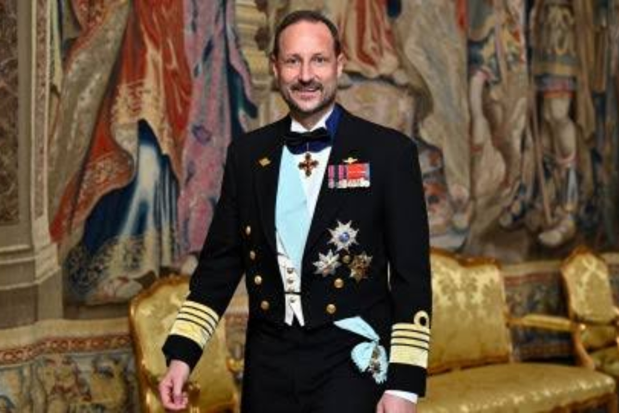 Haakon VIII asume el trono y el lema "Todo por Noruega" tras la muerte de Harald V