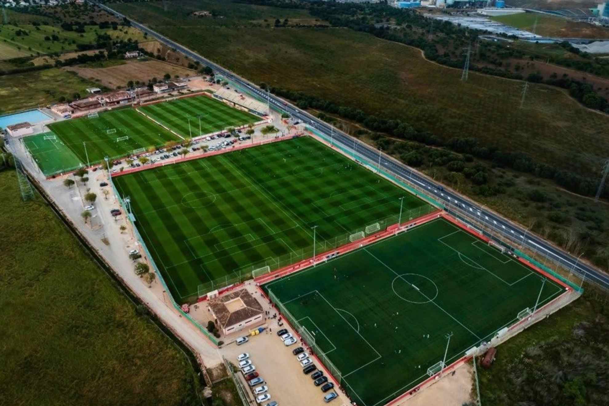 Detenidos dos canteranos del Mallorca por grabar sin consentimiento relaciones sexuales con una chica menor