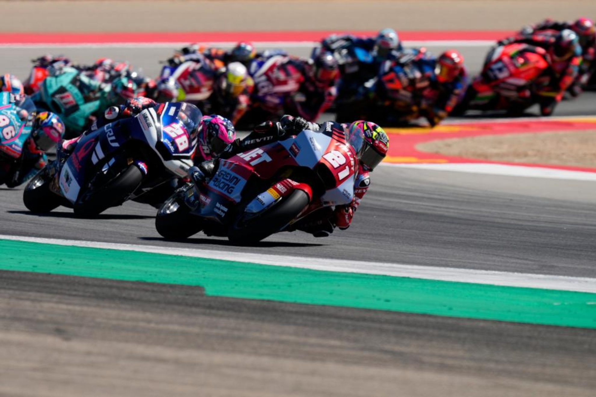Alonso López gana en Moto2 y Guevara recorta a Manu González