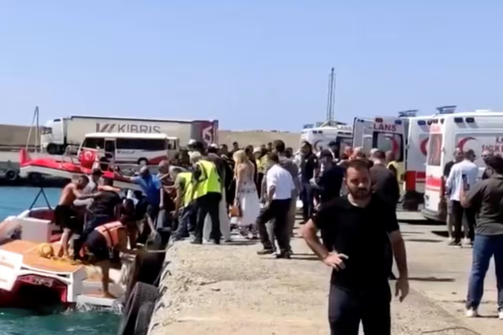Naufraga un barco con 270 personas en el norte de Chipre y obliga a activar los equipos de búsqueda y rescate
