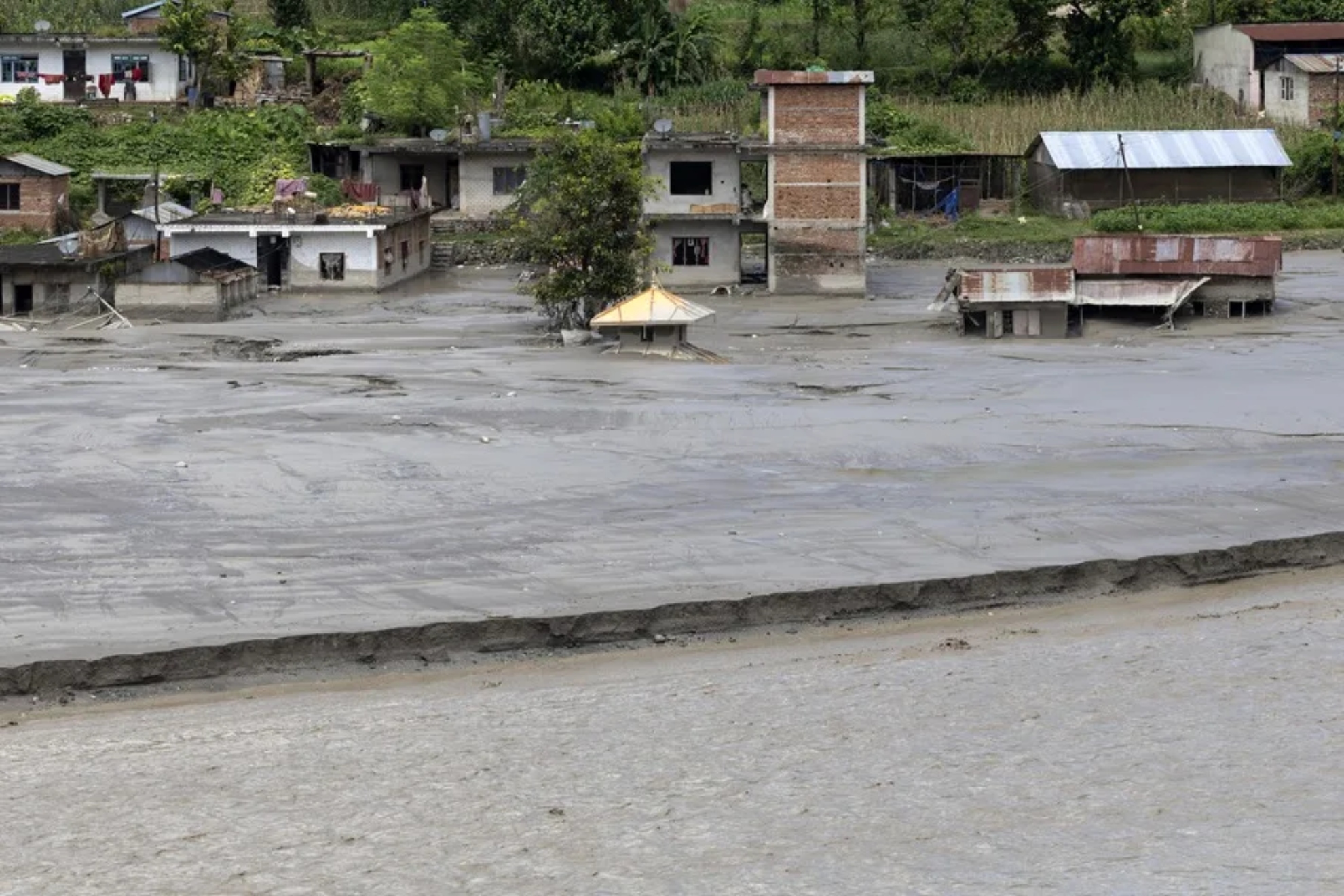 Ascienden a cerca de 1.000 muertos en Nepal y todavía quedan 3.900 desaparecidos por la riada