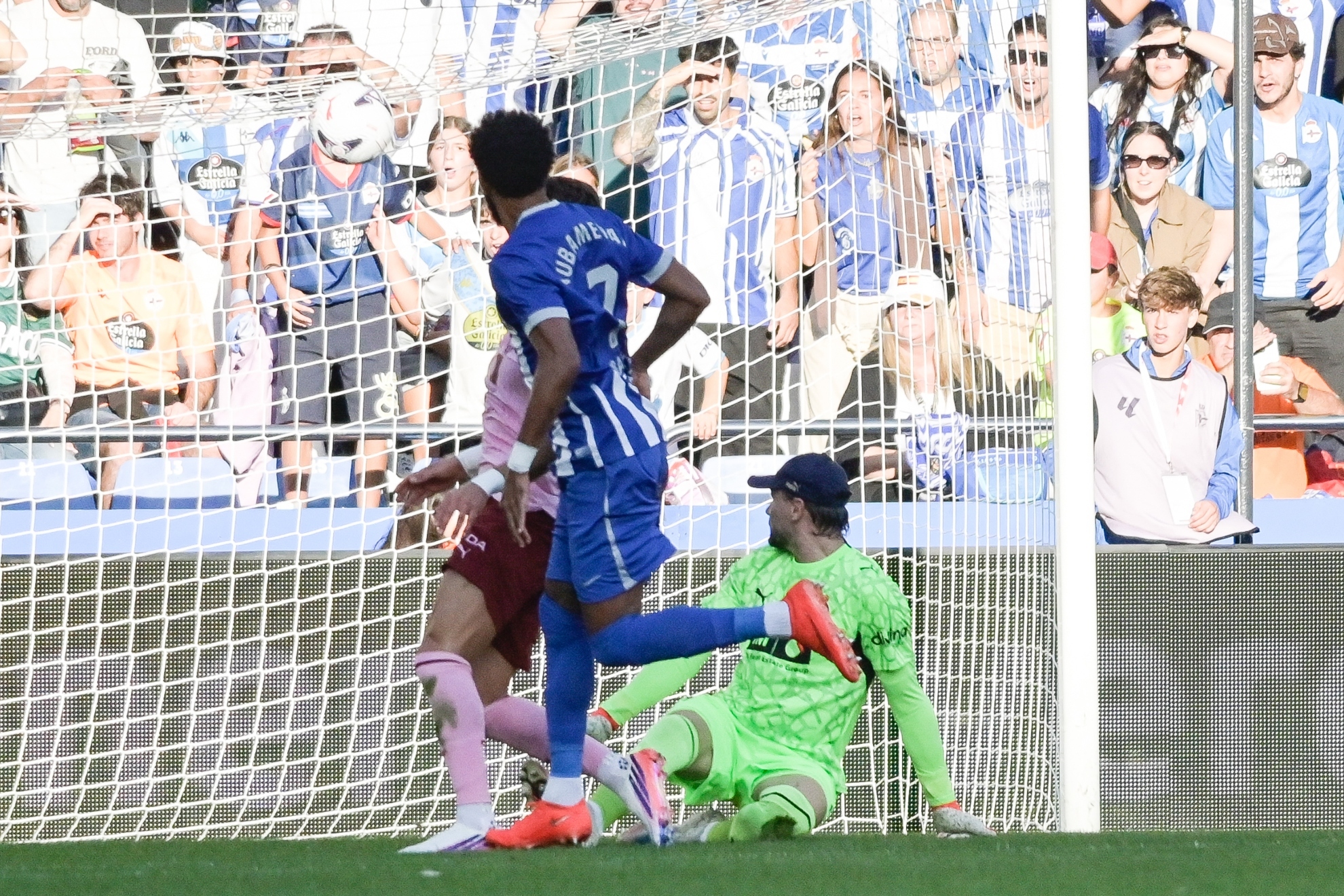 Dimitrievski: "Nos falta poner huevos, no estamos a la altura del club"