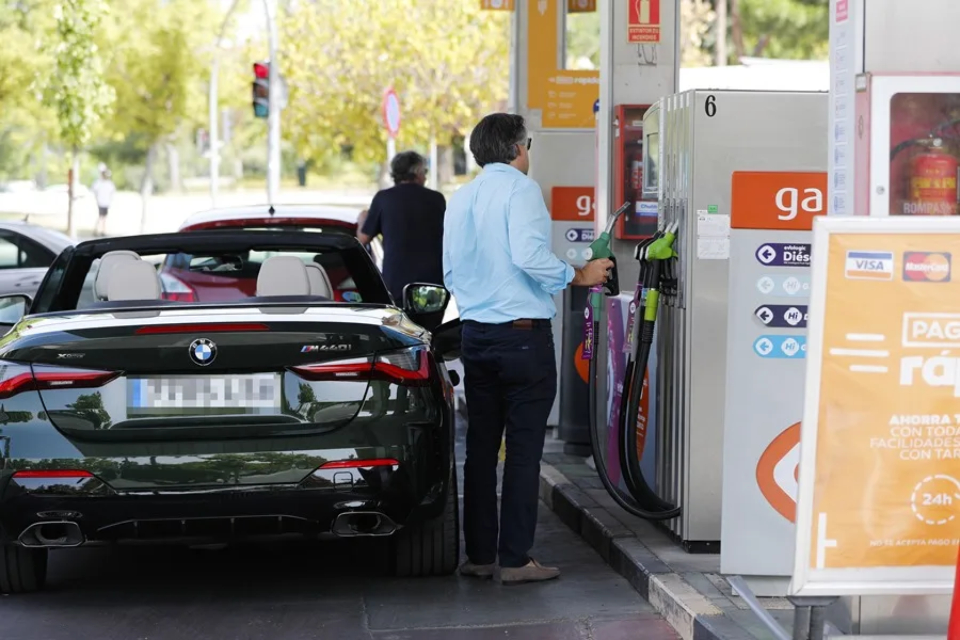 Un viaje familiar termina en un enorme susto: dejan a un niño de 10 años en una gasolinera y recorren 140 kilómetros