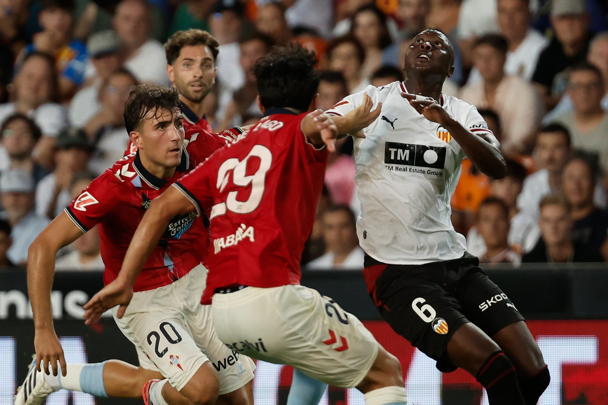 La lesión de Umar Sadiq aumenta los problemas de Corberán en ataque