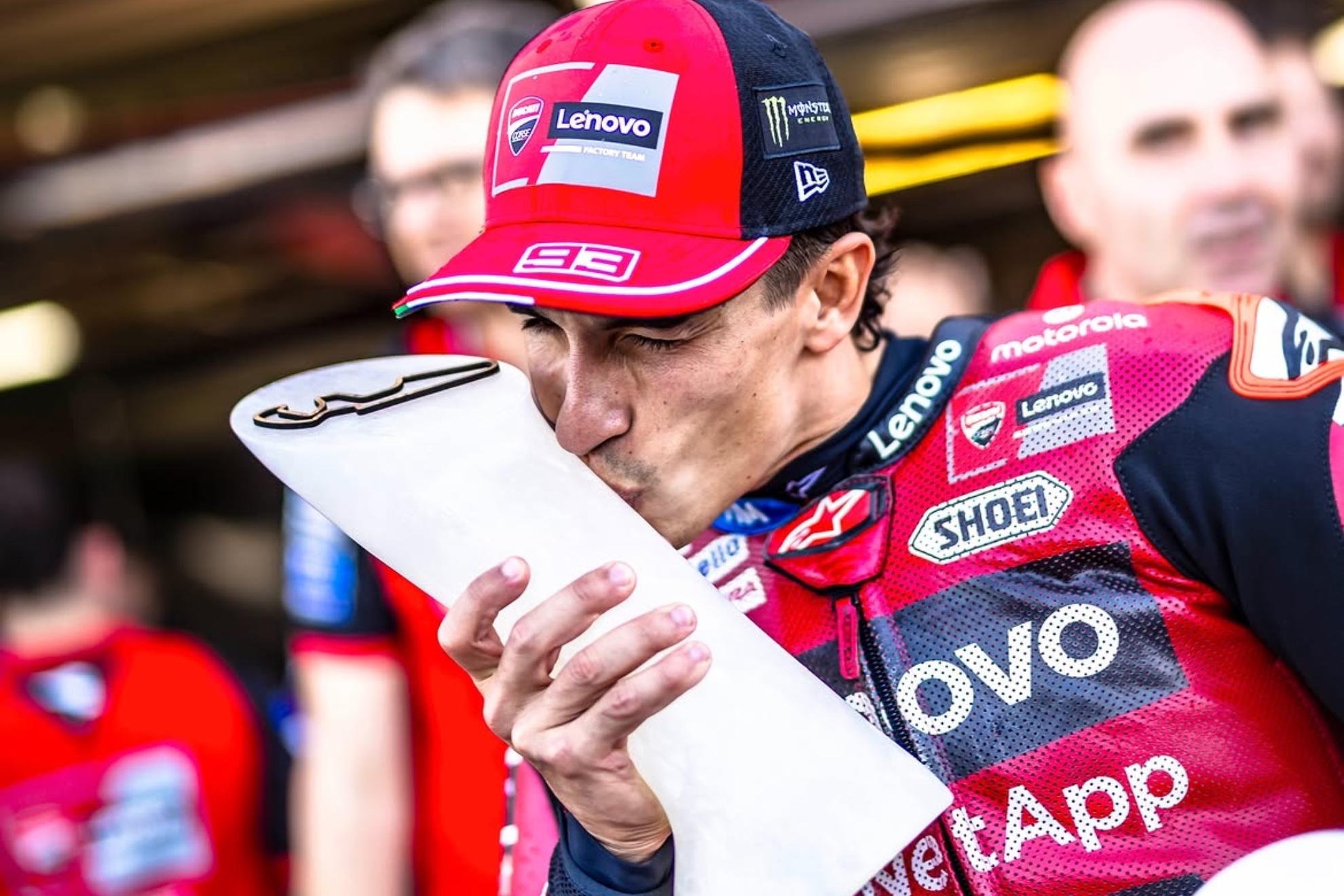 Lo que no se vio del pleno de Marc Márquez en Aragón: 'Sí, se puede', margaritas y más