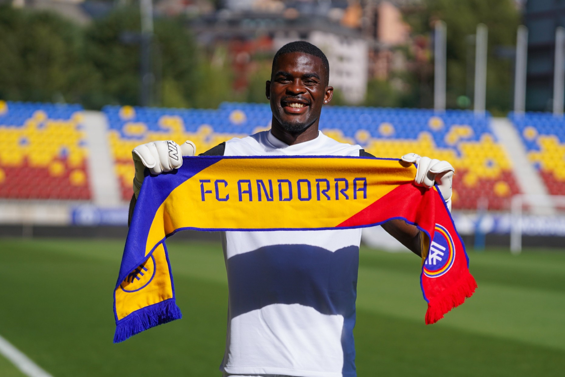 Owono, ilusionado con su segunda etapa en el Andorra: "Nadie puede quitarme la sonrisa de haber vuelto a casa"