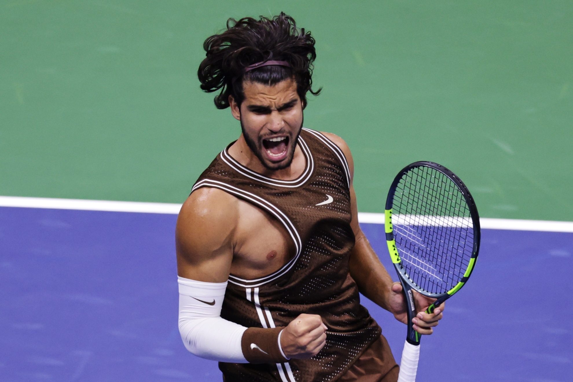Alcaraz remonta en la noche de Nueva York ante Faria y ya está en la tercera ronda del US Open
