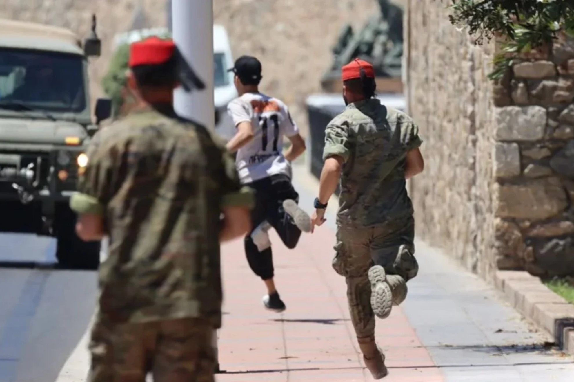 Dos militares españoles hospitalizados tras resultar heridos por inmigrantes en Ceuta