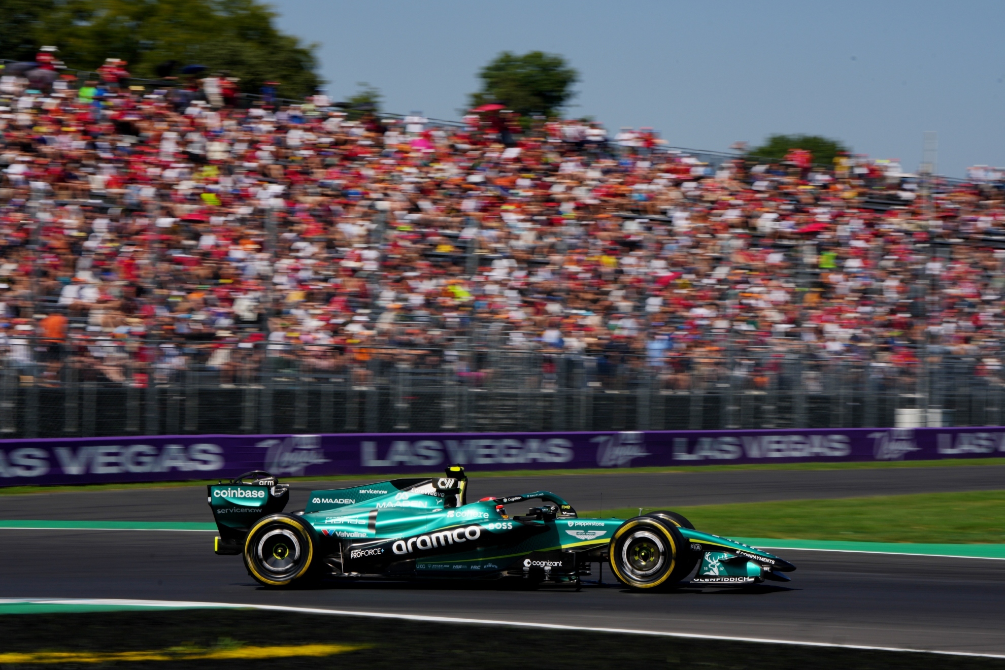 Pesadilla en Monza: Alonso sufre en la guerra entre Mercedes y Ferrari