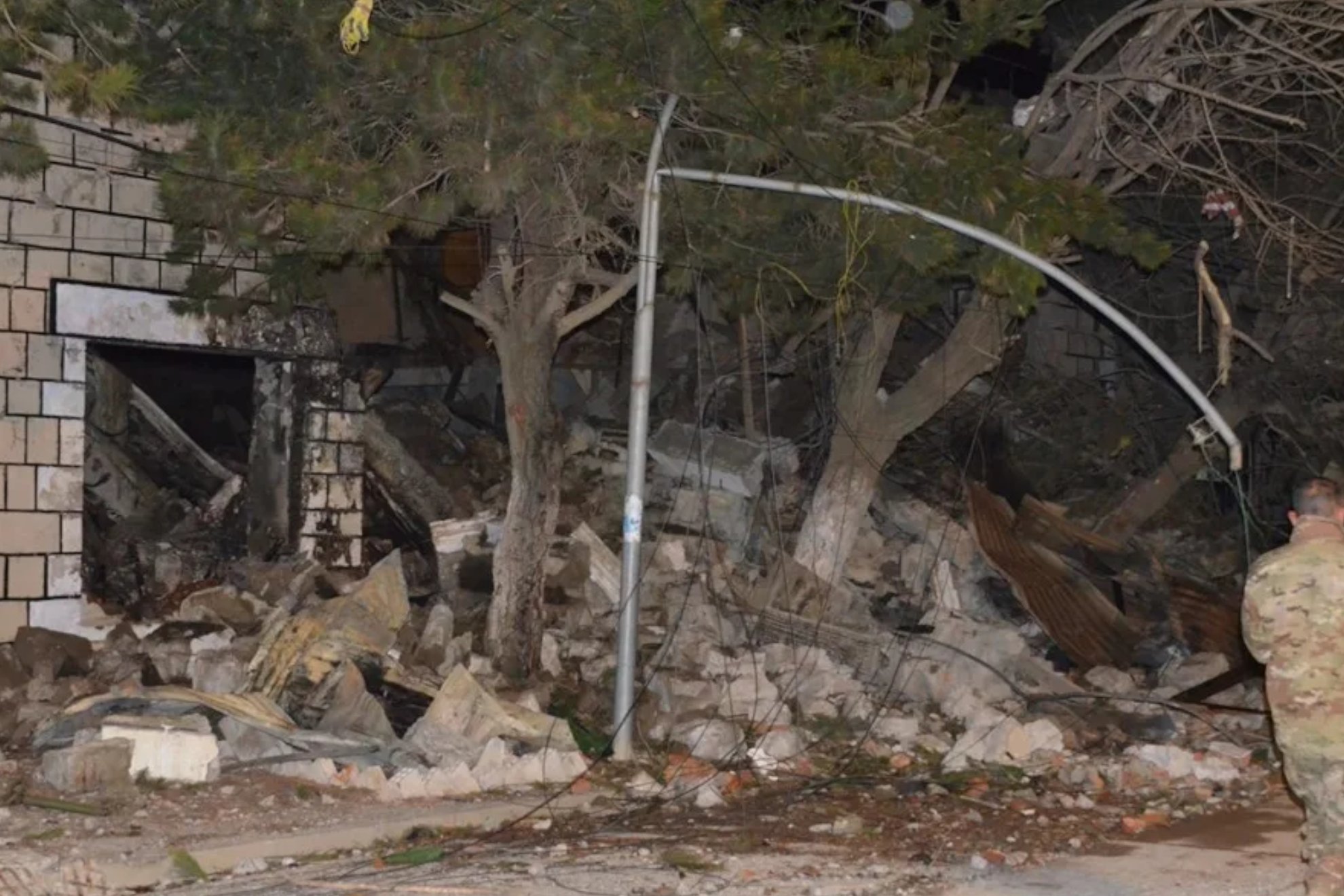 Se registran 10 muertos y 81 heridos en una doble explosión en una base militar en Bolivia