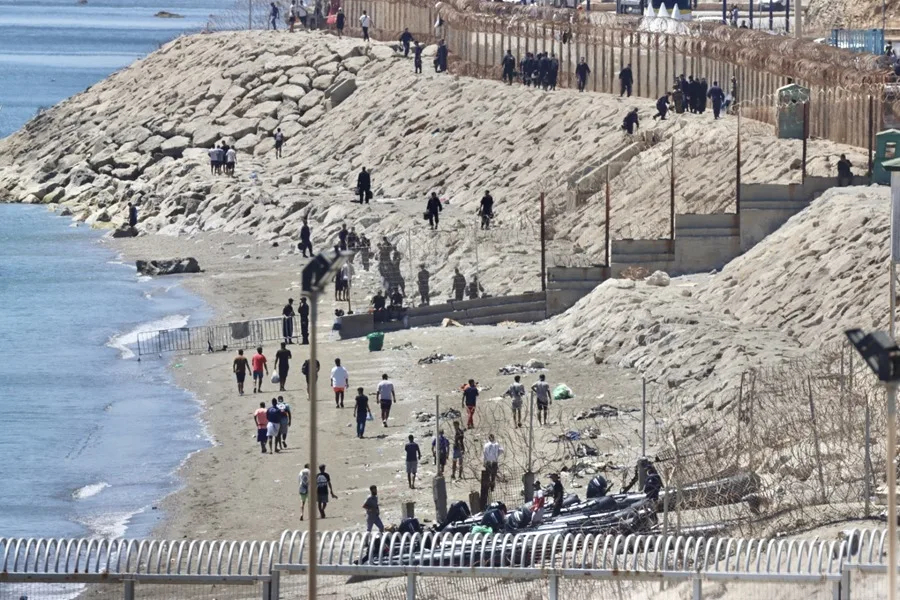 El Gobierno toma el control del Puerto de Ceuta ante la resistencia de Rivas
