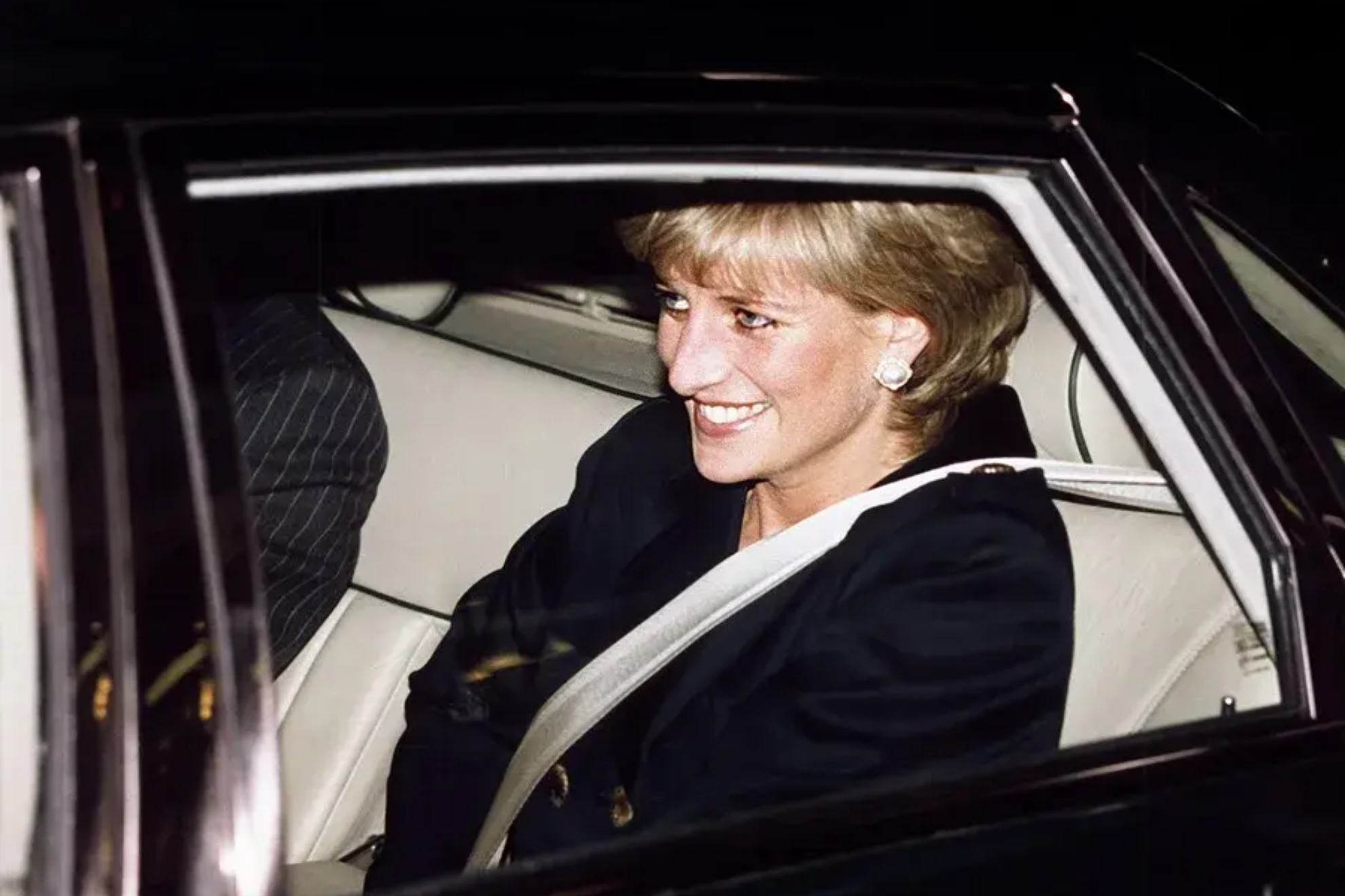 Diana de Gales, princesa de Reino Unido: “La gente piensa que, al final del día, un hombre es la única respuesta. Un trabajo gratificante es mejor”
