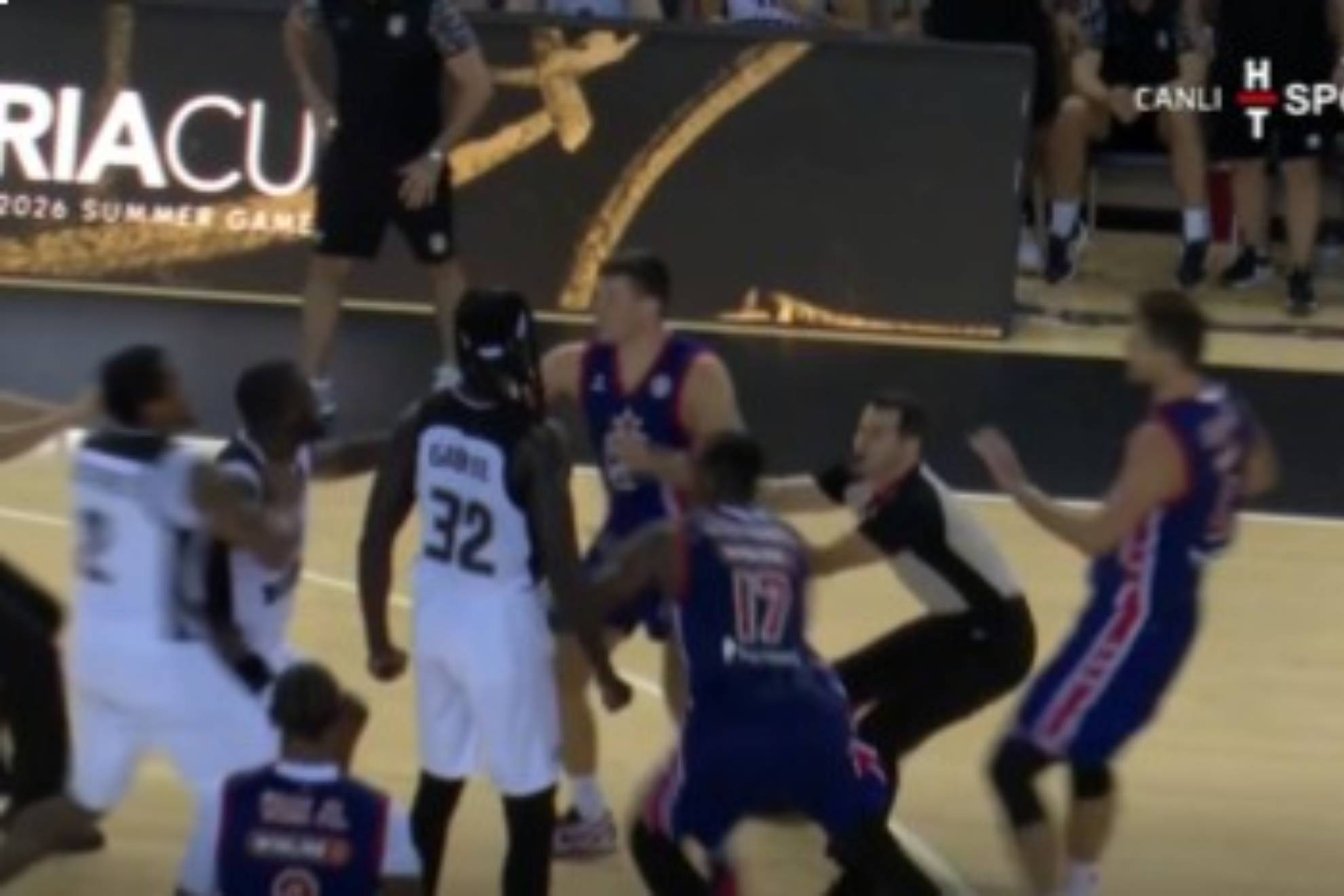El exbaskoniata Omoruyi se lía a puñetazos contra el CSKA