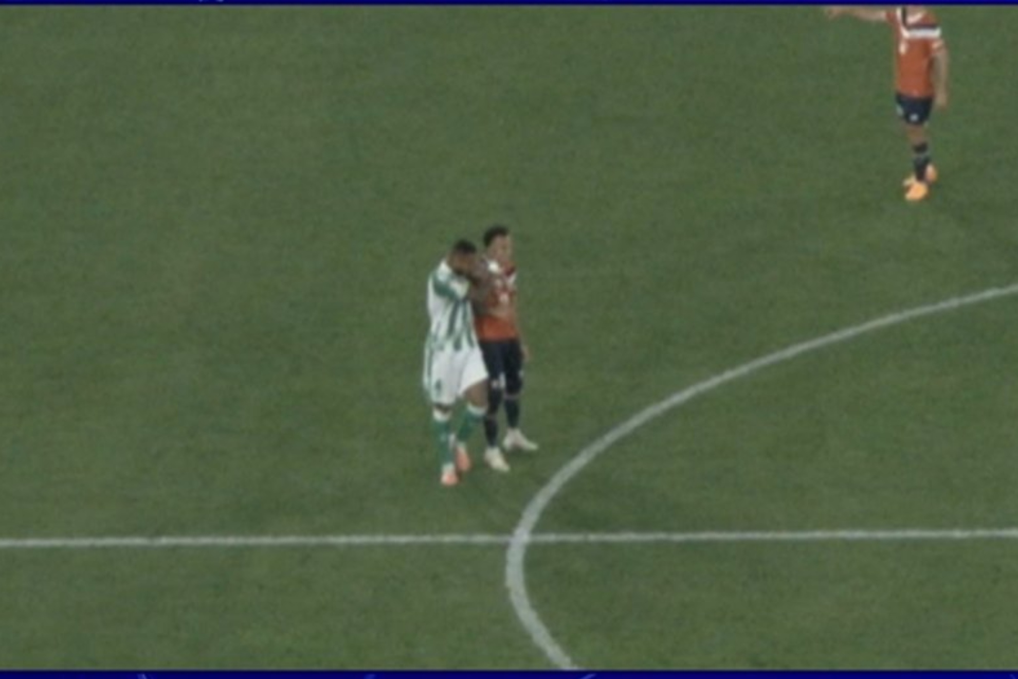 Ethan Mbappé, expulsado por agredir a Natan en el Lille - Real Betis