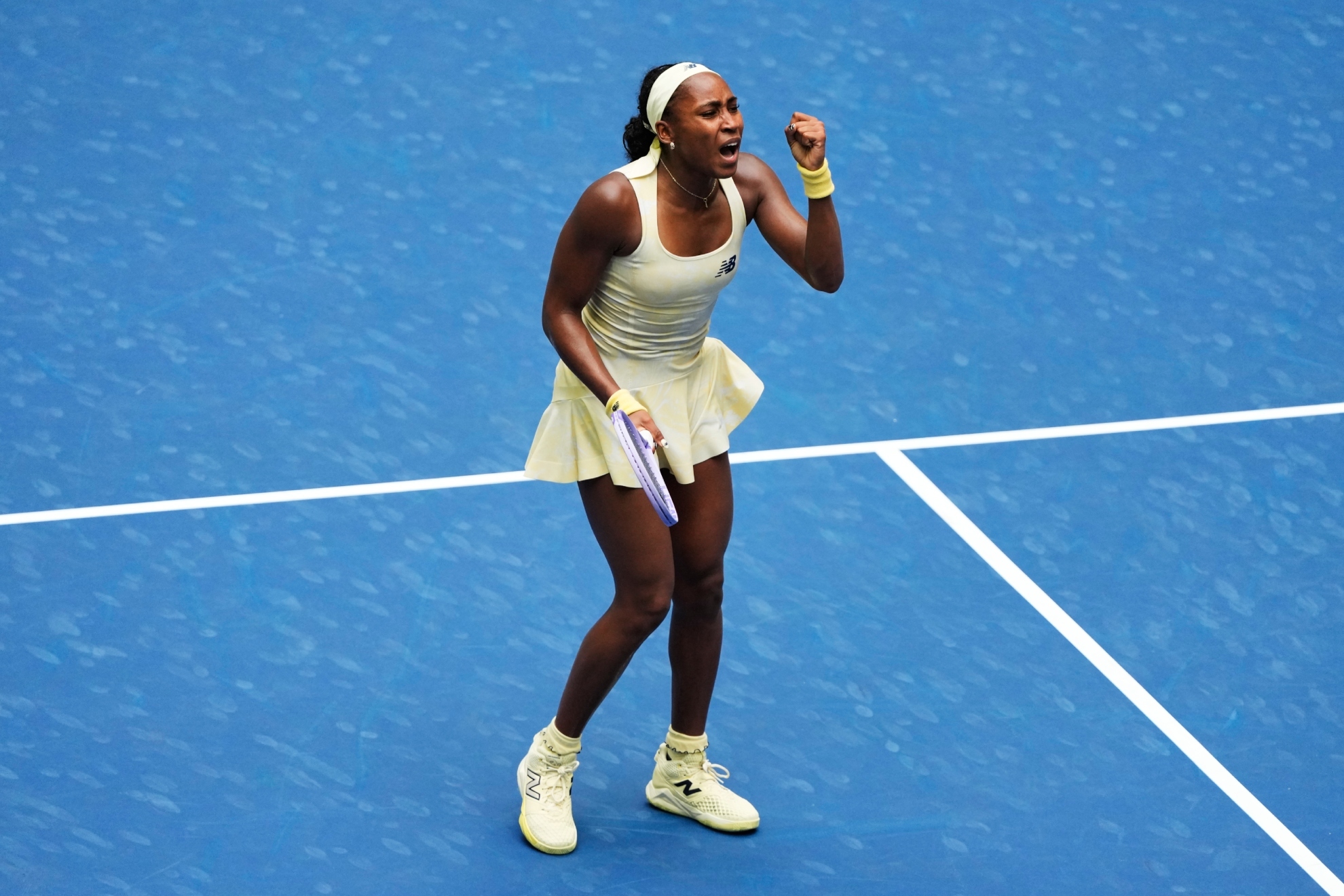 Coco es mucha Gauff ante su público: levanta dos bolas de partido a Andreeva y se cita con Rybakina