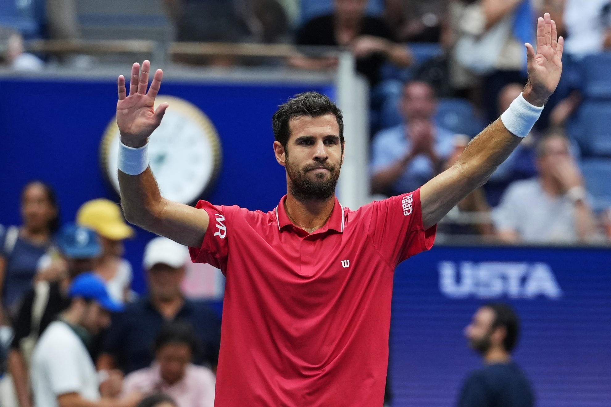 Khachanov no tiene piedad del lesionado Blockx y pasa por segunda vez a semifinales del US Open