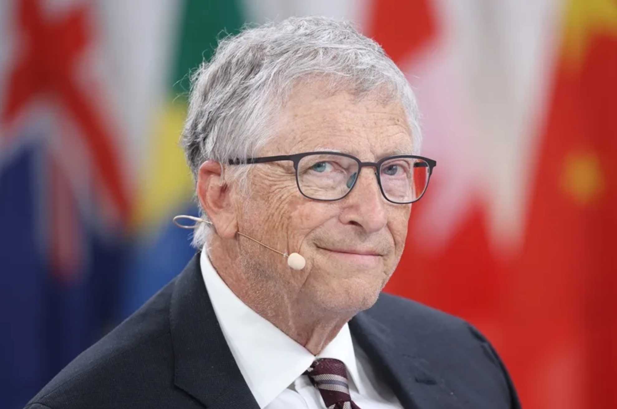 La curiosa propuesta de Bill Gates para frenar la inclusión de la IA en el mercado laboral: "Trabajos reservados para humanos"