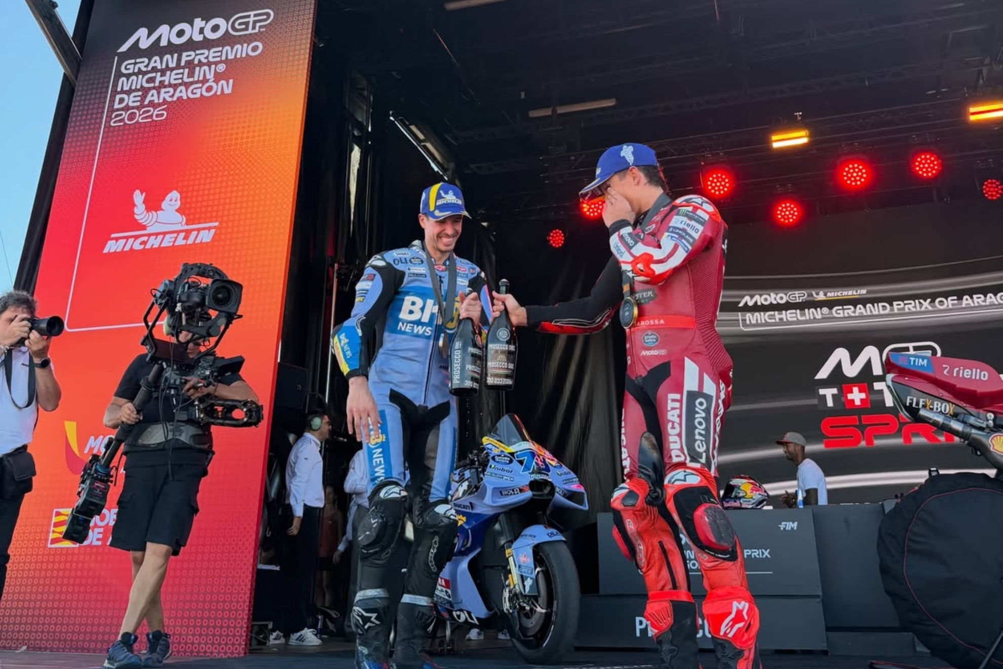 Álex Márquez analiza el estado de Marc, su brazo y la famosa foto