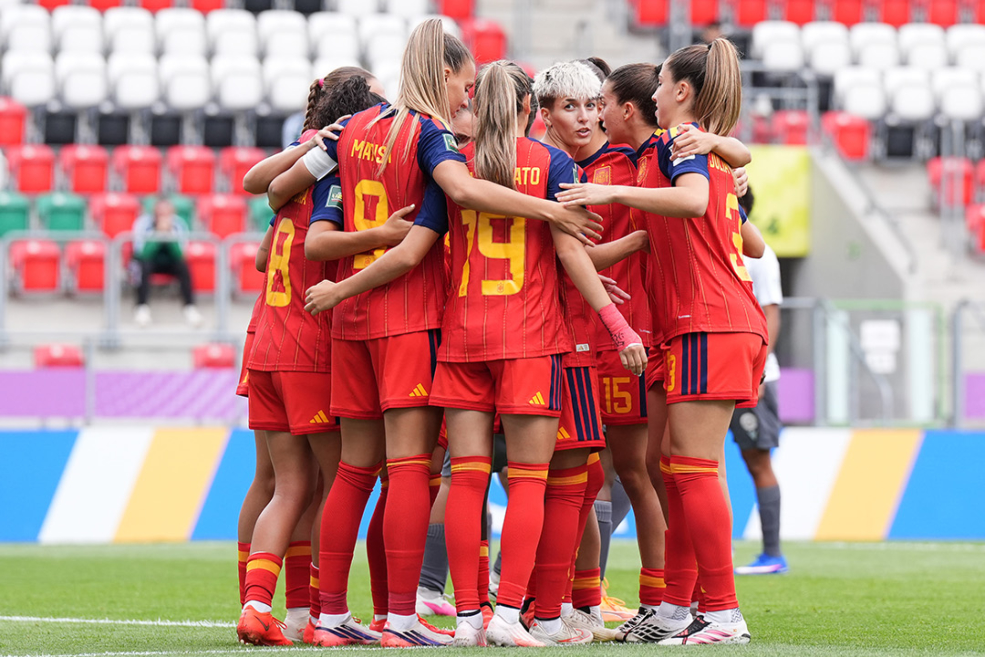 España pasa a octavos tras firmar una goleada histórica