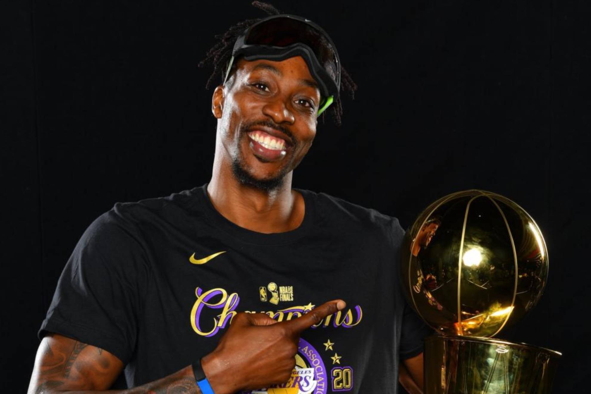 Dwight Howard vuelve del retiro para jugar en Georgia