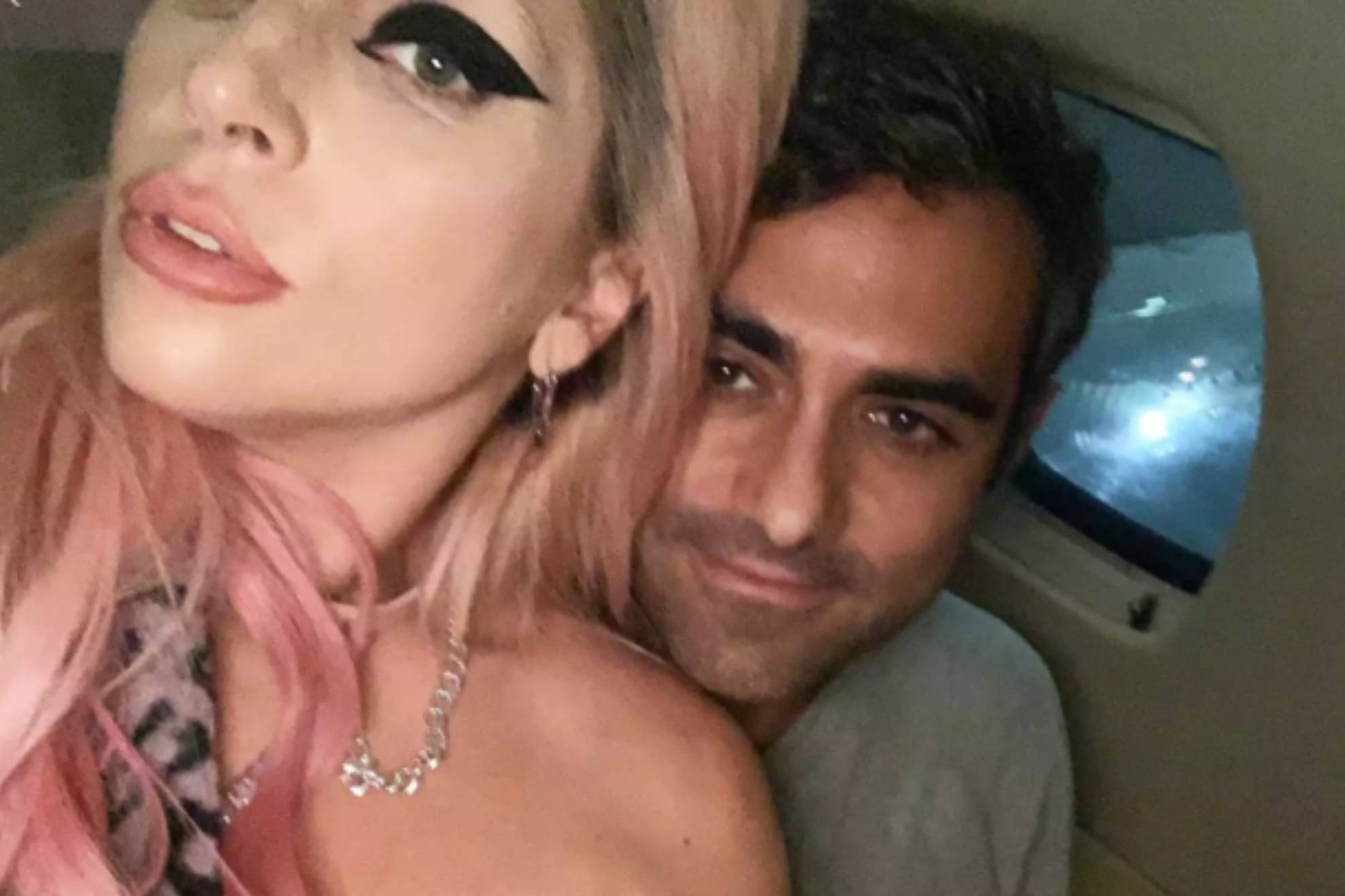 Lady Gaga habría sido madre por primera vez a los 40 años: la pillan paseando con su bebé junto a Michael Polansky