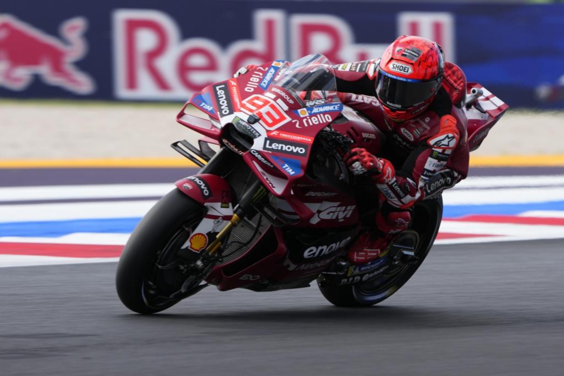 Marc Márquez da un golpe moral al ganar el Sprint de Misano a Bezzecchi
