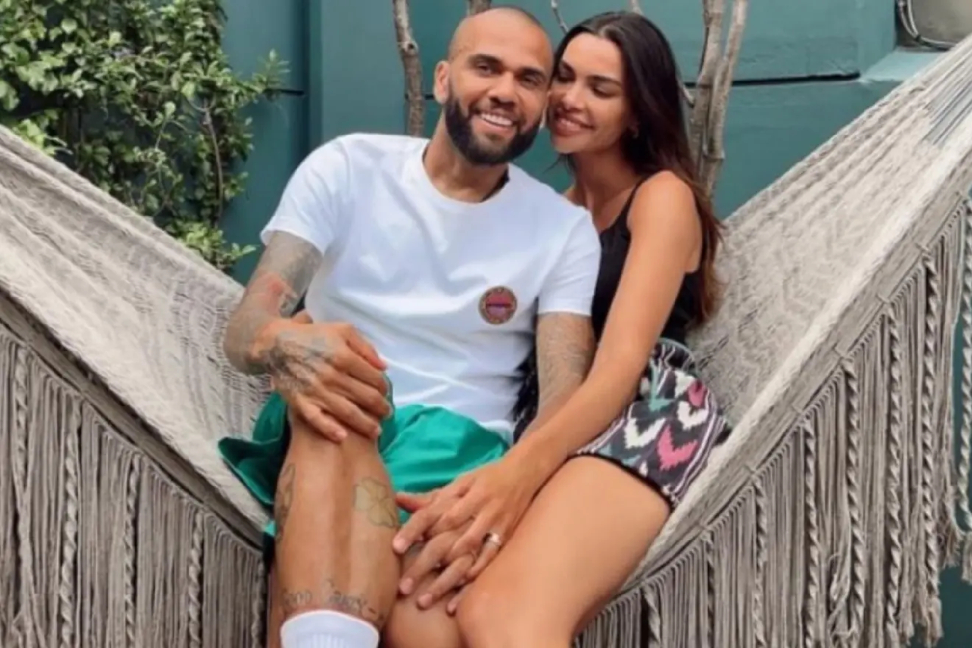 Dani Alves y Joana Sanz abren su armario y ponen a la venta sus prendas de lujo con grandes descuentos