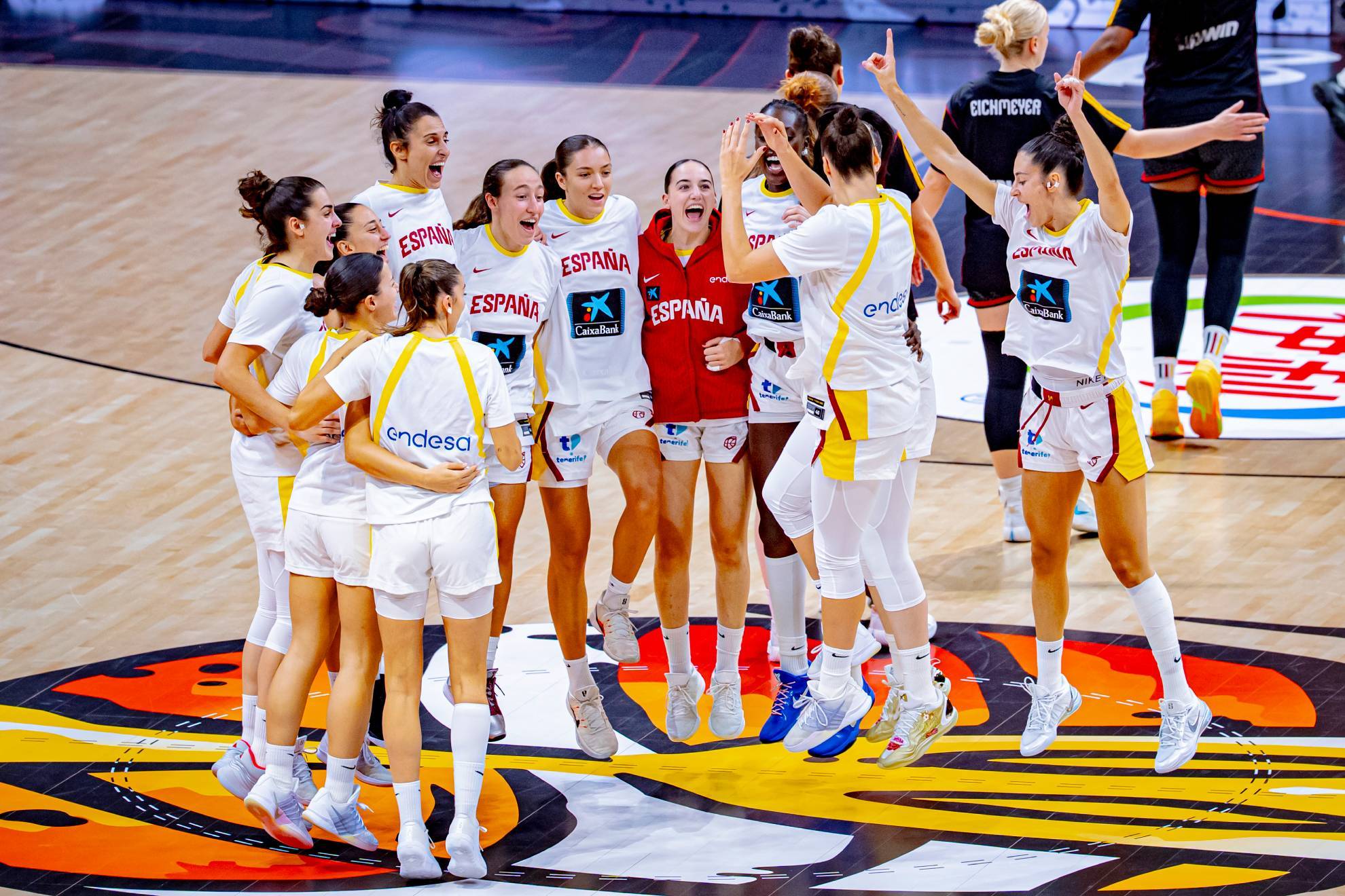 Las 12 chicas de bronce