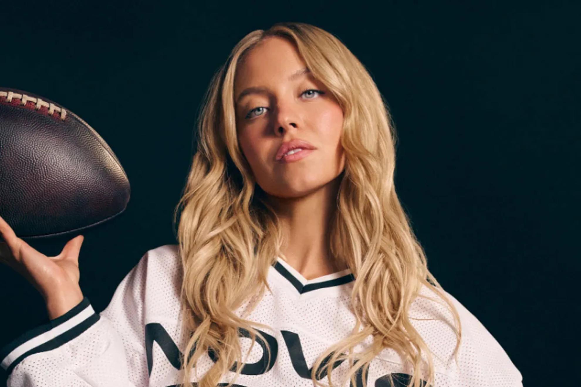 Sydney Sweeney responde a las críticas por aparecer desnuda en un anuncio de apuestas: "Es día de juego"