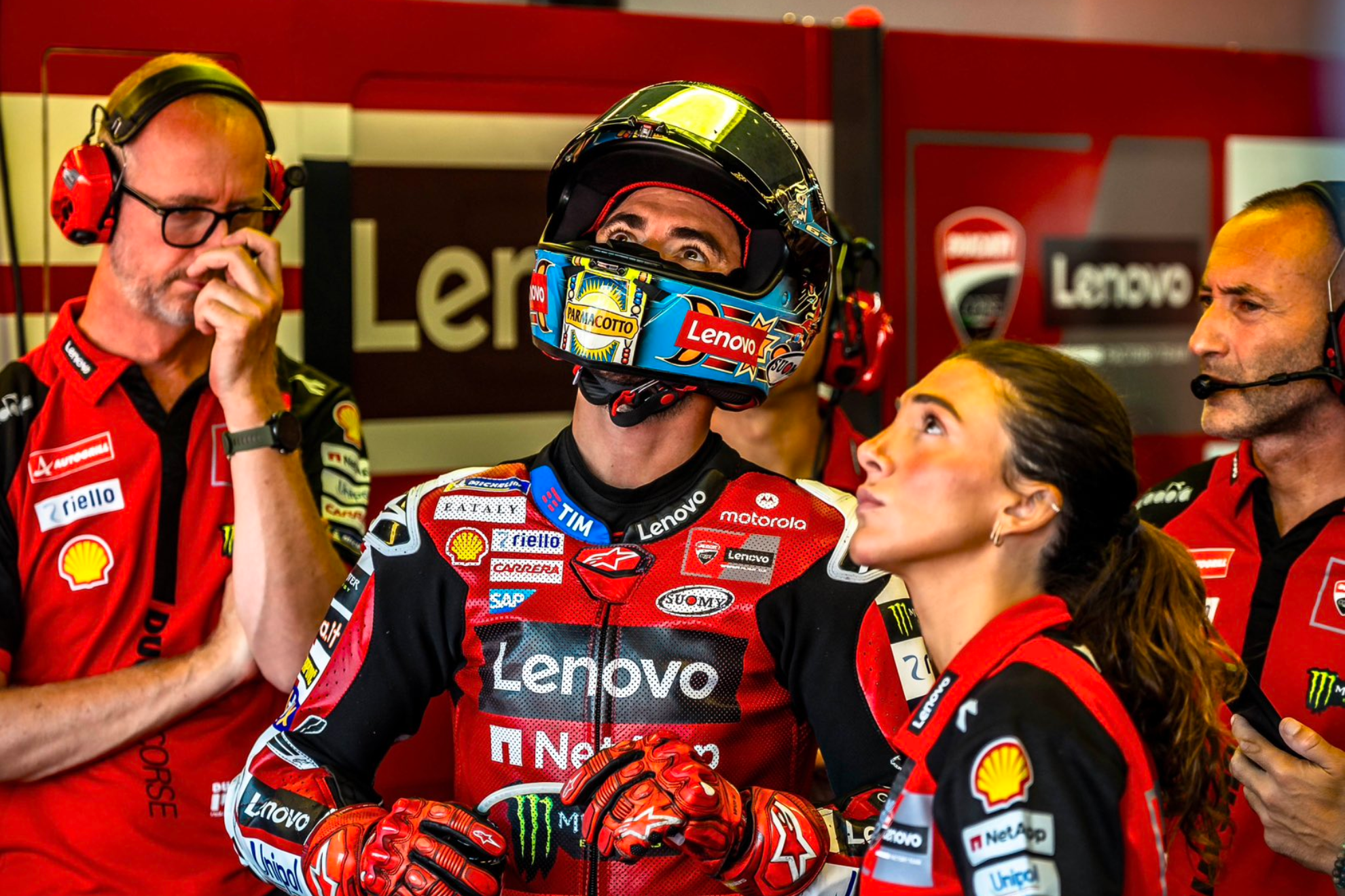 Una conversación entre pilotos ahonda en la crisis de Bagnaia: "No me dejan hacerlo, así que..."