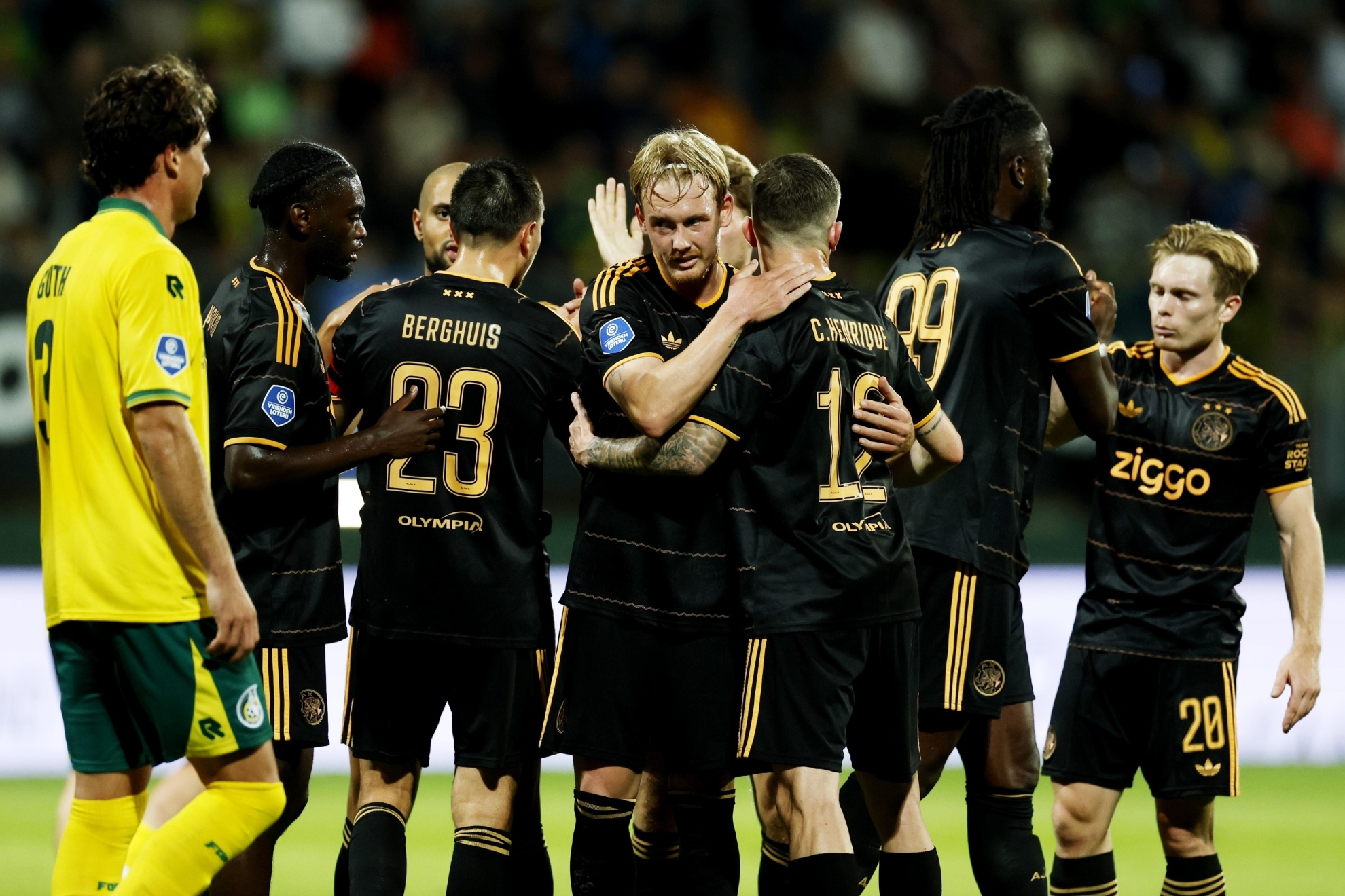 El Ajax de Míchel golea para reengancharse a la pelea por la Eredivisie
